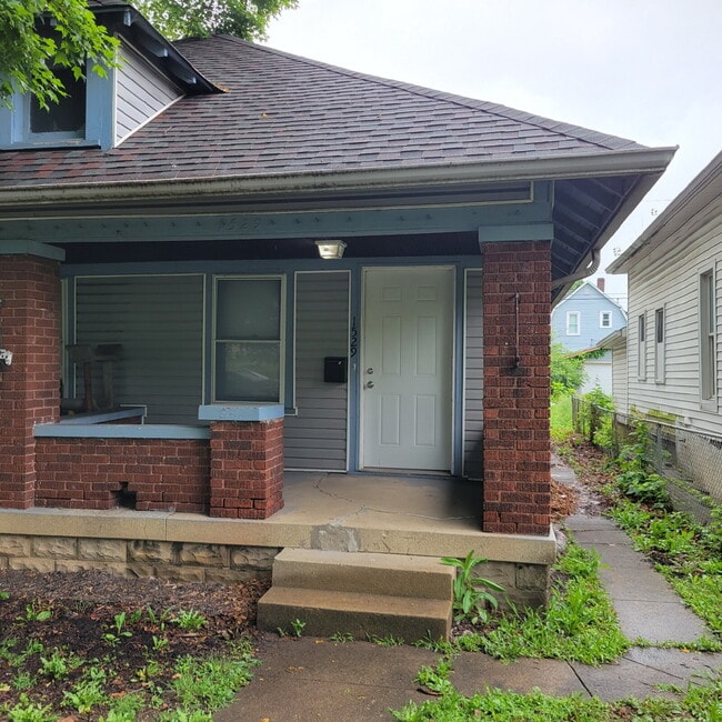 Building Photo - 2 Bedroom Duplex