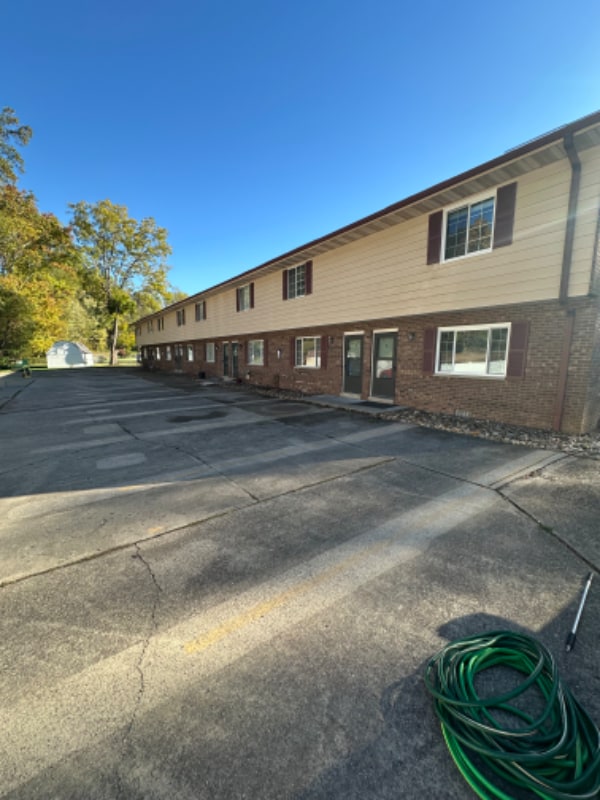 Building Photo - 111 Oakwood Rd Rental