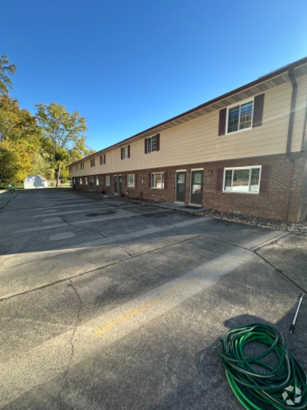 Building Photo - 111 Oakwood Rd Rental