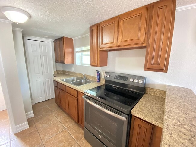 812 W Livingston St Unit B