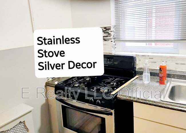 Photo - 623 N 64th St