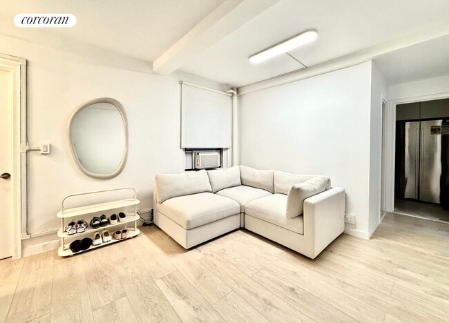 Building Photo - 308 W 30th St Rental