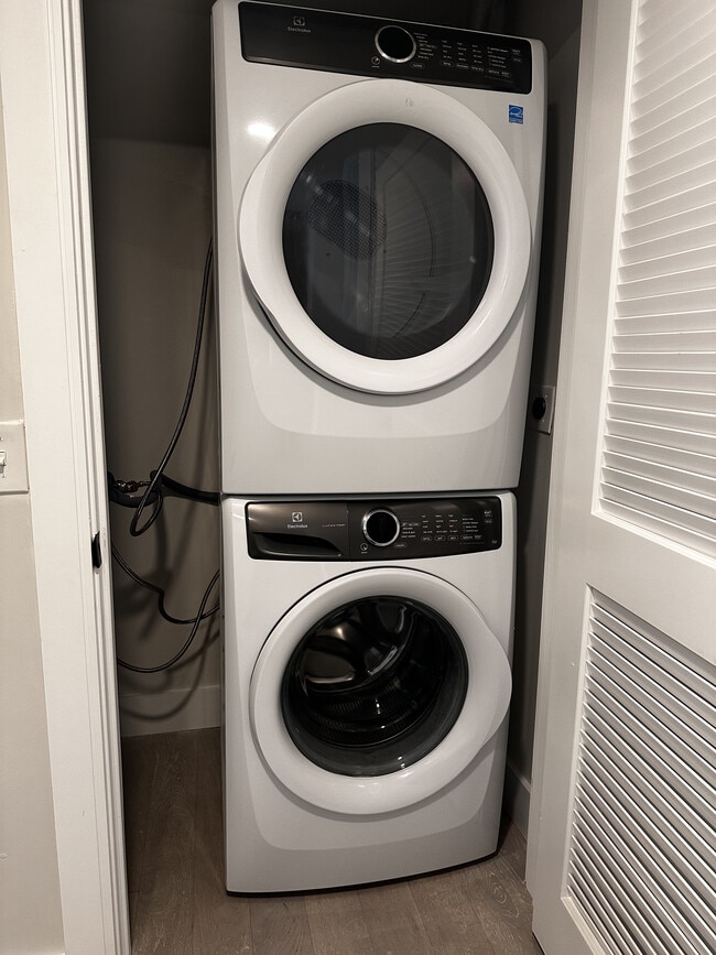 Photo - 425 Border Street