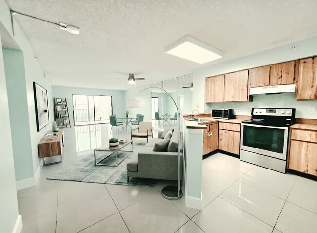 Building Photo - 2112 S Cypress Bend Dr Unit 707