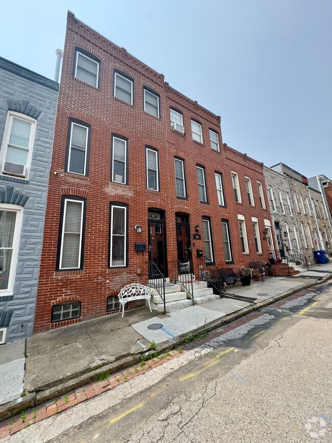 Building Photo - Charming 3Bed/3.5Bath Apartment in Riversi...