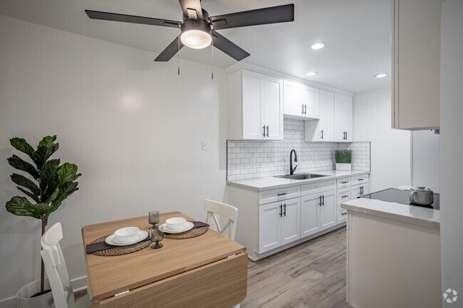 1BR, 1BA - 650SF - Dining Room