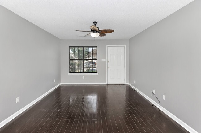 Photo - 2904 McDonald Dr SW