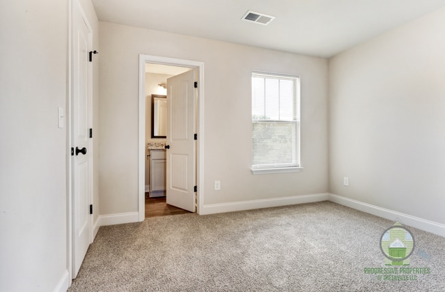 Photo - 107 Sitton Dr