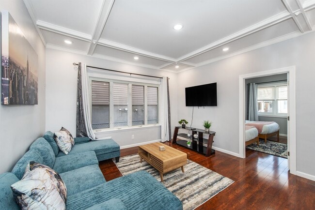 Photo - 19 W 27th St