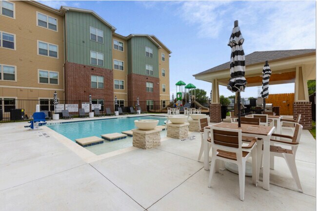 Pool - Avanti Viking Hills