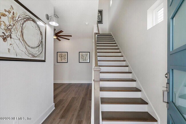 Photo - 459 Crestview Dr