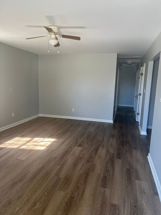 Photo - Cute Bungalow Convenient to Shopping & Restaurants!