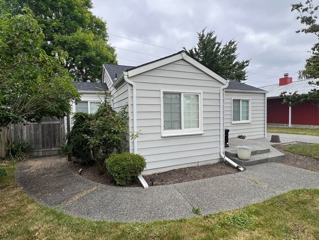 Photo - 2231 E Wright Ave