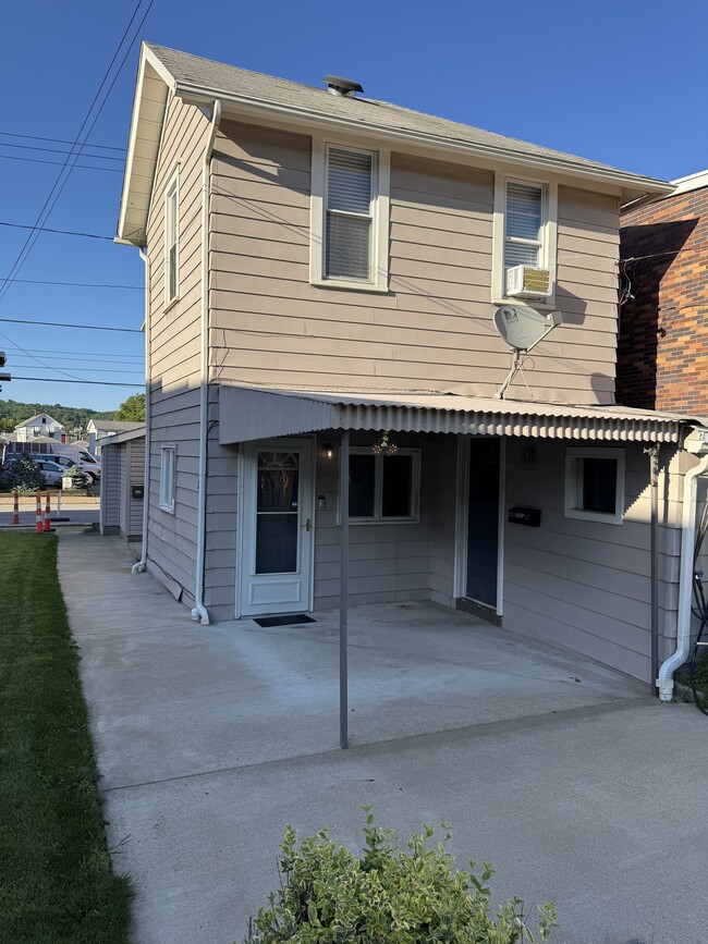 Entrance to this unit - 1136 Pennsylvania Ave Unit 2