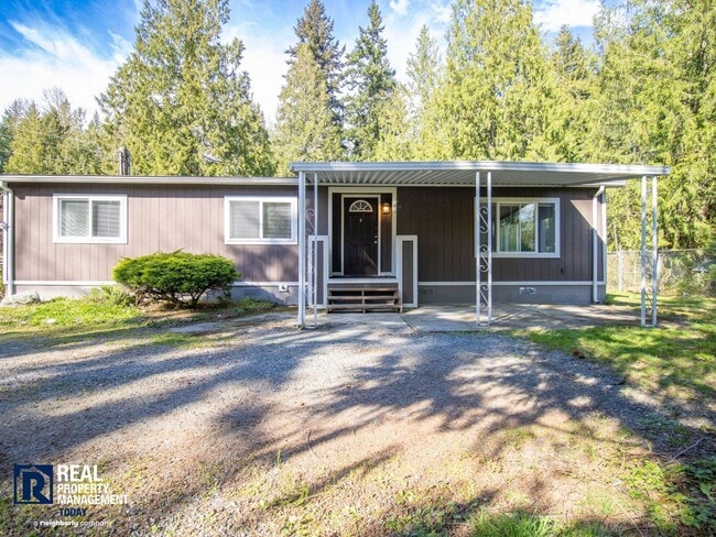 Photo - 2 Bed / 2 Bath Home with 4-Car Garage, Large Yard & RV Parking in Graham!