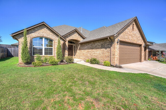 Photo - 1713 Pinewood Dr