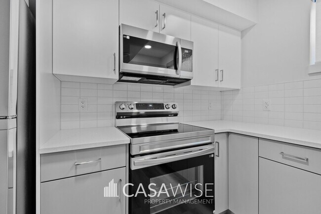 Photo - 10250-102157 157 St NW Unit Bsmt