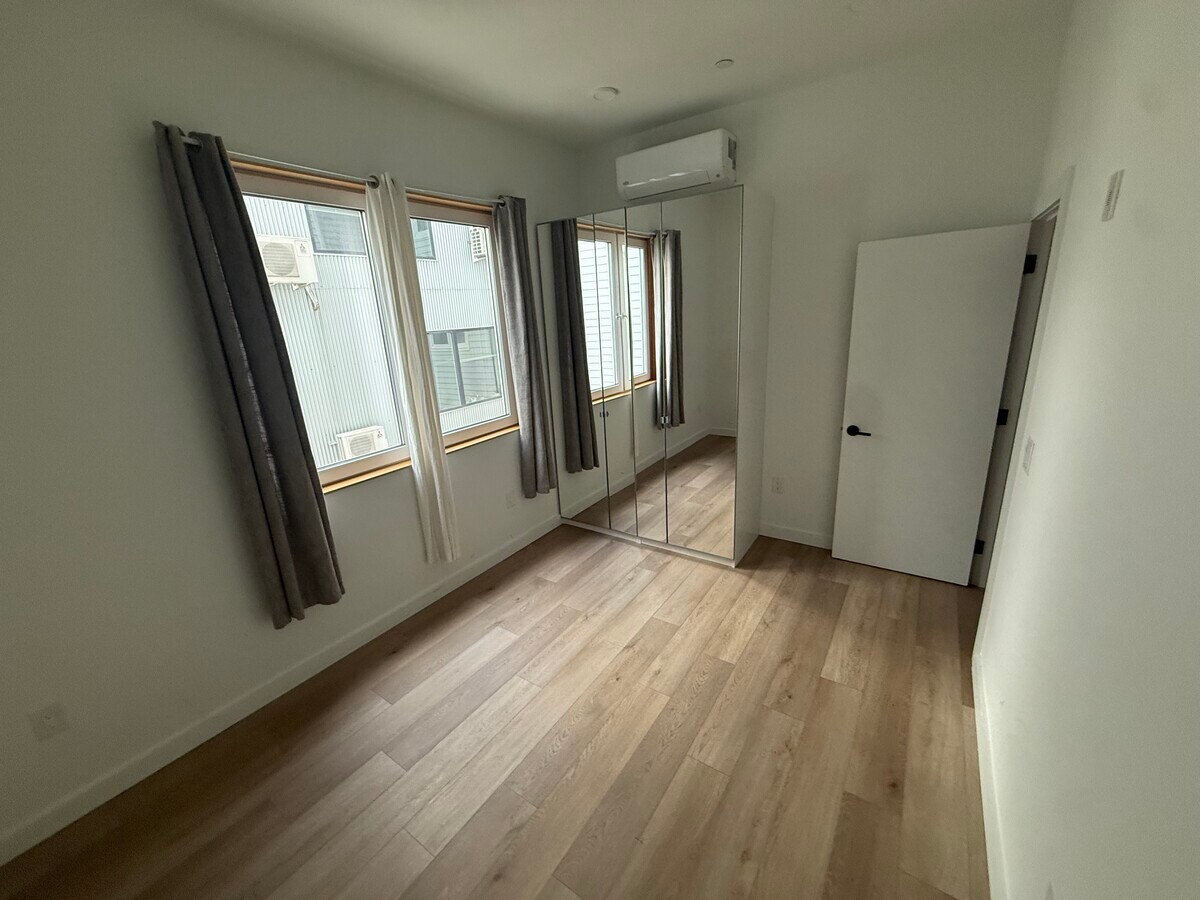 Photo - 1308-10 N. Front Unidad 2