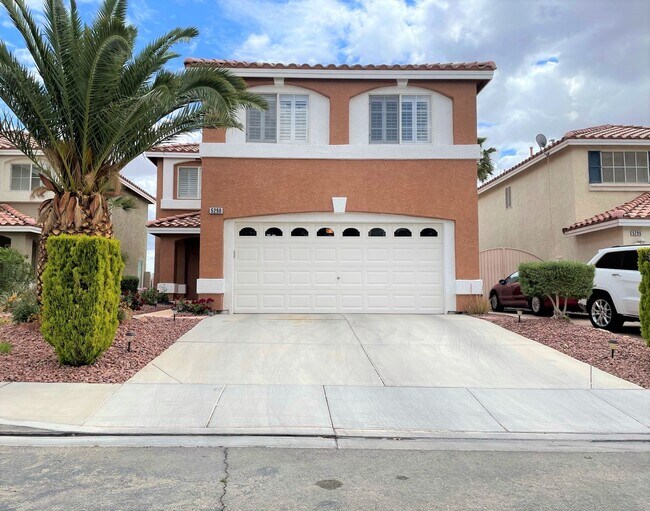 Building Photo - Two Oversized Rooms is what you looking for! Rental