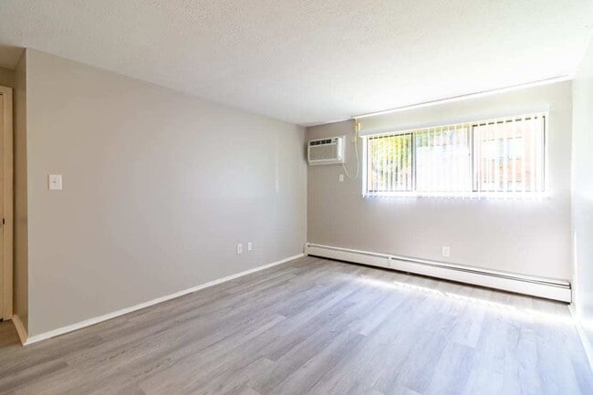Freelander Apartments