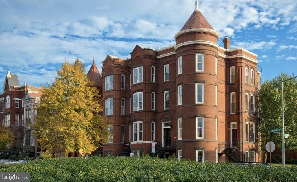 Photo - 501 Seward Square SE Unit 5