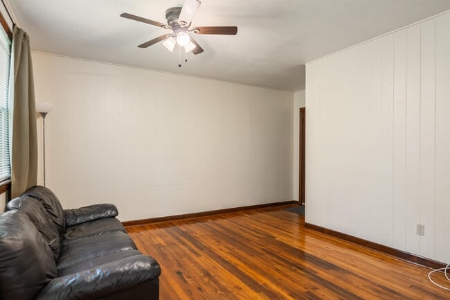 Photo - 1605 Akridge Dr