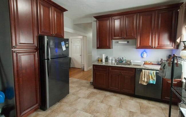 Building Photo - 65 Wyman St Unit 1