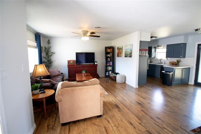 Photo - 713 W Oriole St