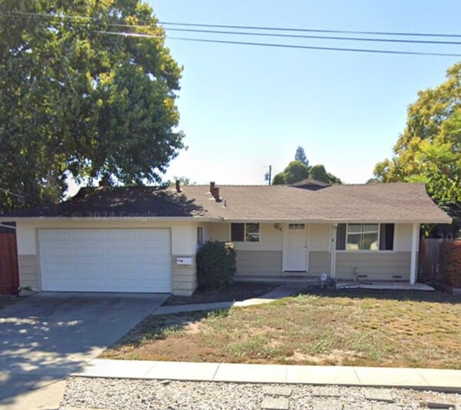 Building Photo - Charming 3-Bedroom Home in a Family Friend...