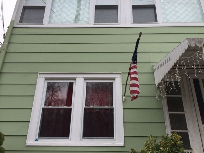25 Frances St Unit 2nd floor