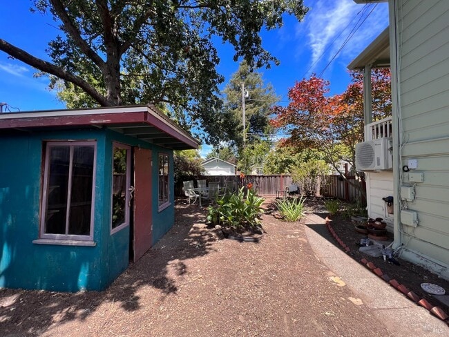 Photo - 310 Boyce St