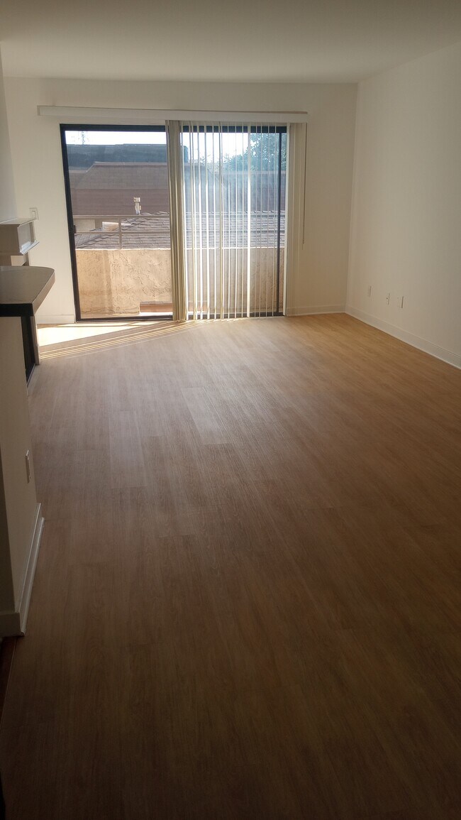 Photo - 465 Oak Street Glendale, CA 91204