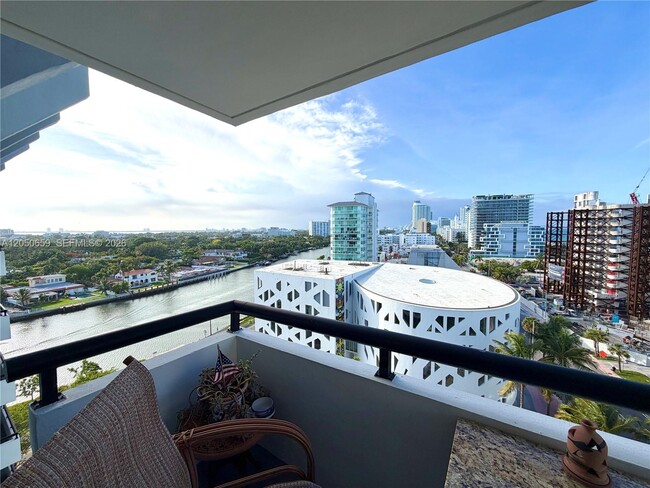 Building Photo - 3200 Collins Ave Unit 10-1