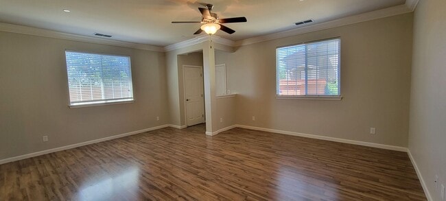 Photo - End Unit Condo In Highland Park Subdivision