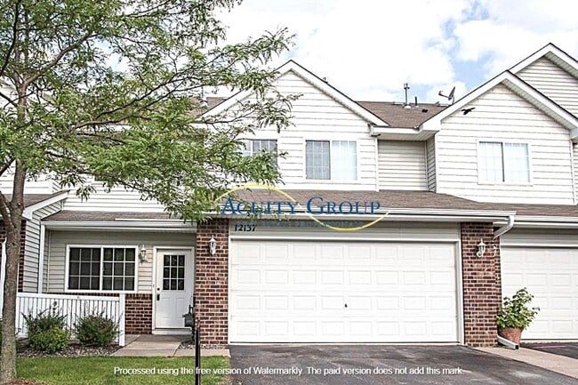 Building Photo - 3BR, 2 1/2 BA Townhome