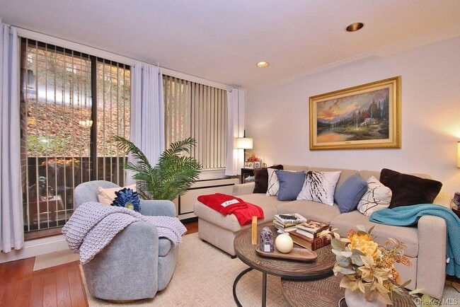 Photo - 1374 Midland Ave Unit 101