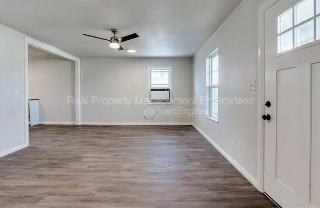 Photo - 230 SE 50th St