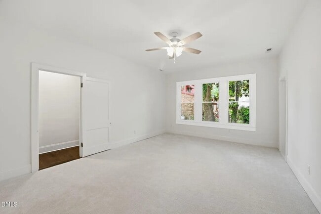 Photo - 611 W Pearsall St