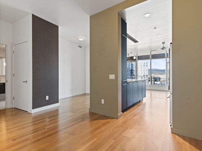 Photo - 949 NW Overton St Unit ENC1104