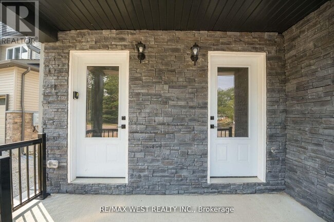 Photo - 172 Cundles Rd W