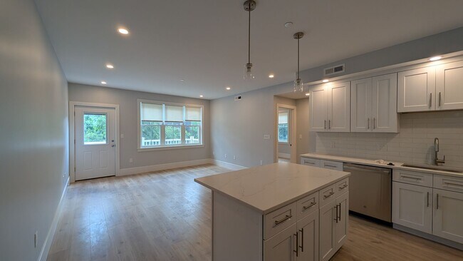 Photo - 128 Kenrick St