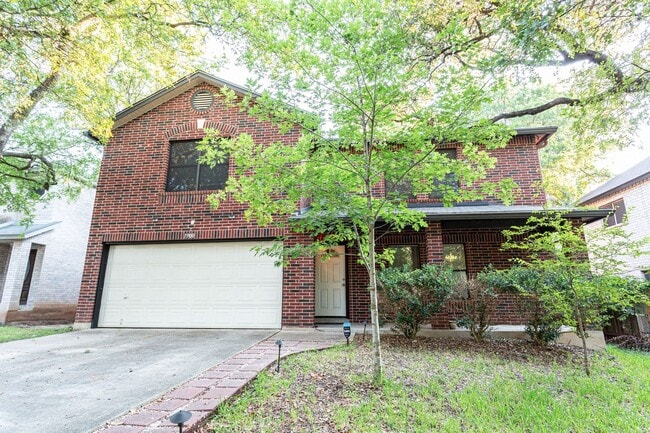 Building Photo - Spacious 4BD/2.5BA Two-Story Home with Lar...