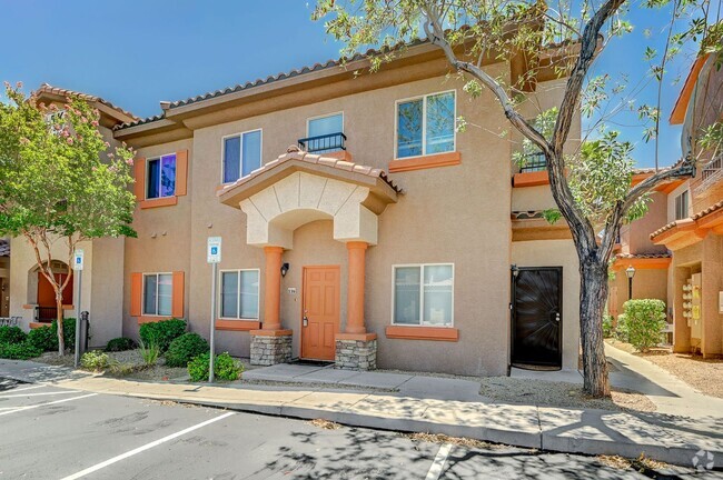 Building Photo - Charming 3-bed, 2-bath Downstairs Unit Rental
