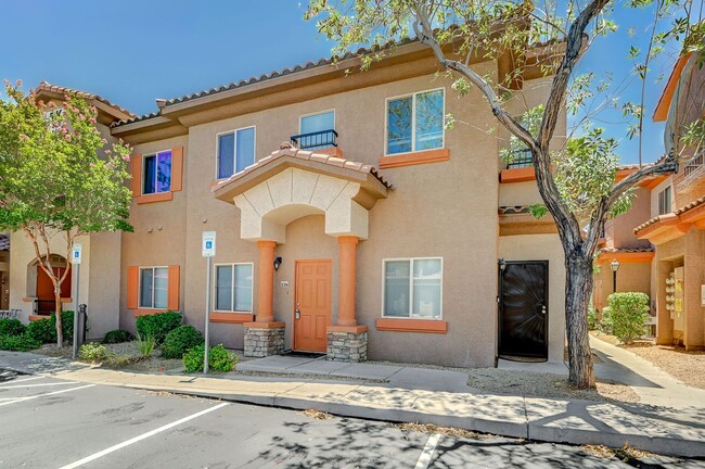 Building Photo - Charming 3-bed, 2-bath Downstairs Unit Rental