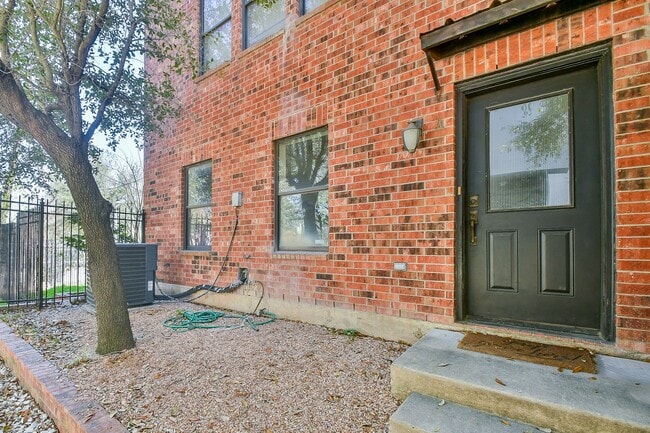 Photo - 2422 Navigation Blvd Unit A