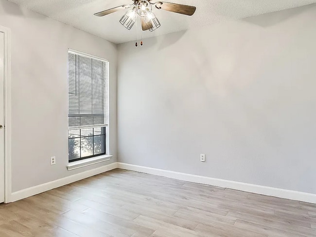 Photo - 2324 Kingsford Ct