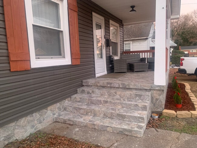 Photo - 381 Leeland Ave