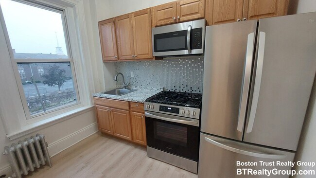 Building Photo - 4 Montrose St Unit 2