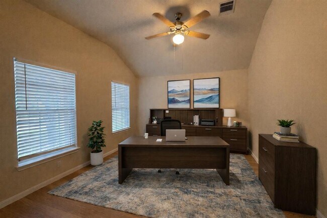 Photo - 125 Ashwood S