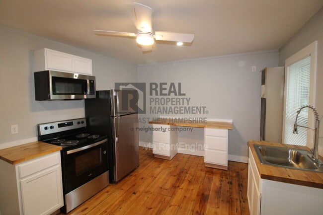Building Photo - 3 Baker St Unit 4